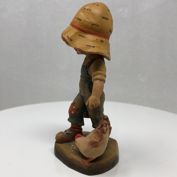 ANRI Valentine Morning Chores Wood Carving Boy Feeding Chickens Approx 4” Italy - Picture 4 of 14